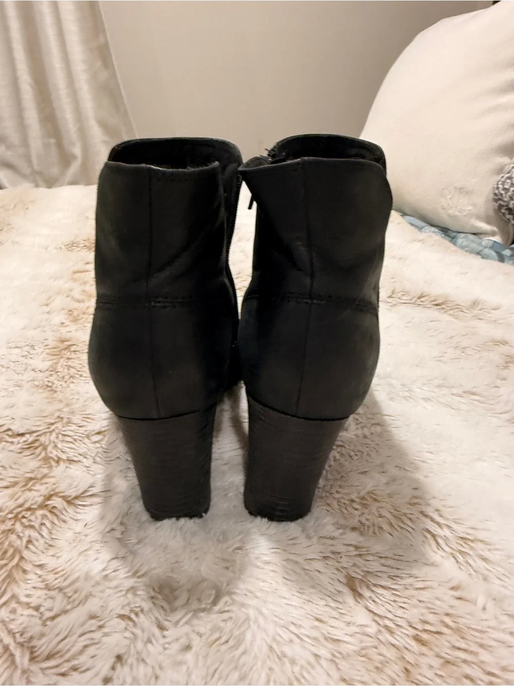 Clarks Women’s Black Leather Ankle Booties Block Heel – Size 8